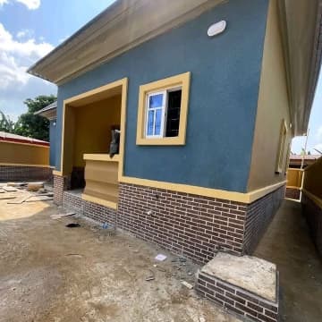 Newly built 1 bedroom flat, that's fenced round and gated, 2 tenants only