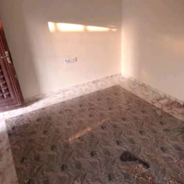 Spacious virgin self contained apartment pay and pack in,water and Light Available.
